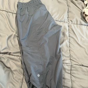 Lululemon crop jogger pants